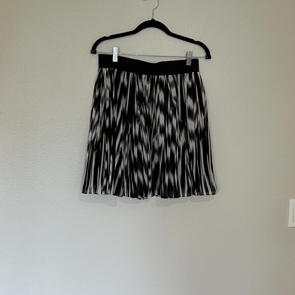 Vince Camuto  Blk/white  flowy skirt full skater mini Size 6 - Picture 1 of 7